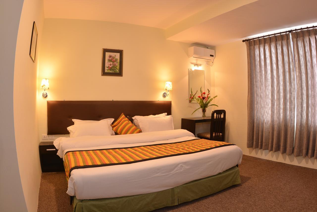 Hotel Serenity Kathmandu Esterno foto