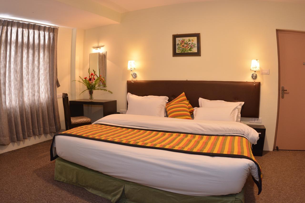 Hotel Serenity Kathmandu Esterno foto