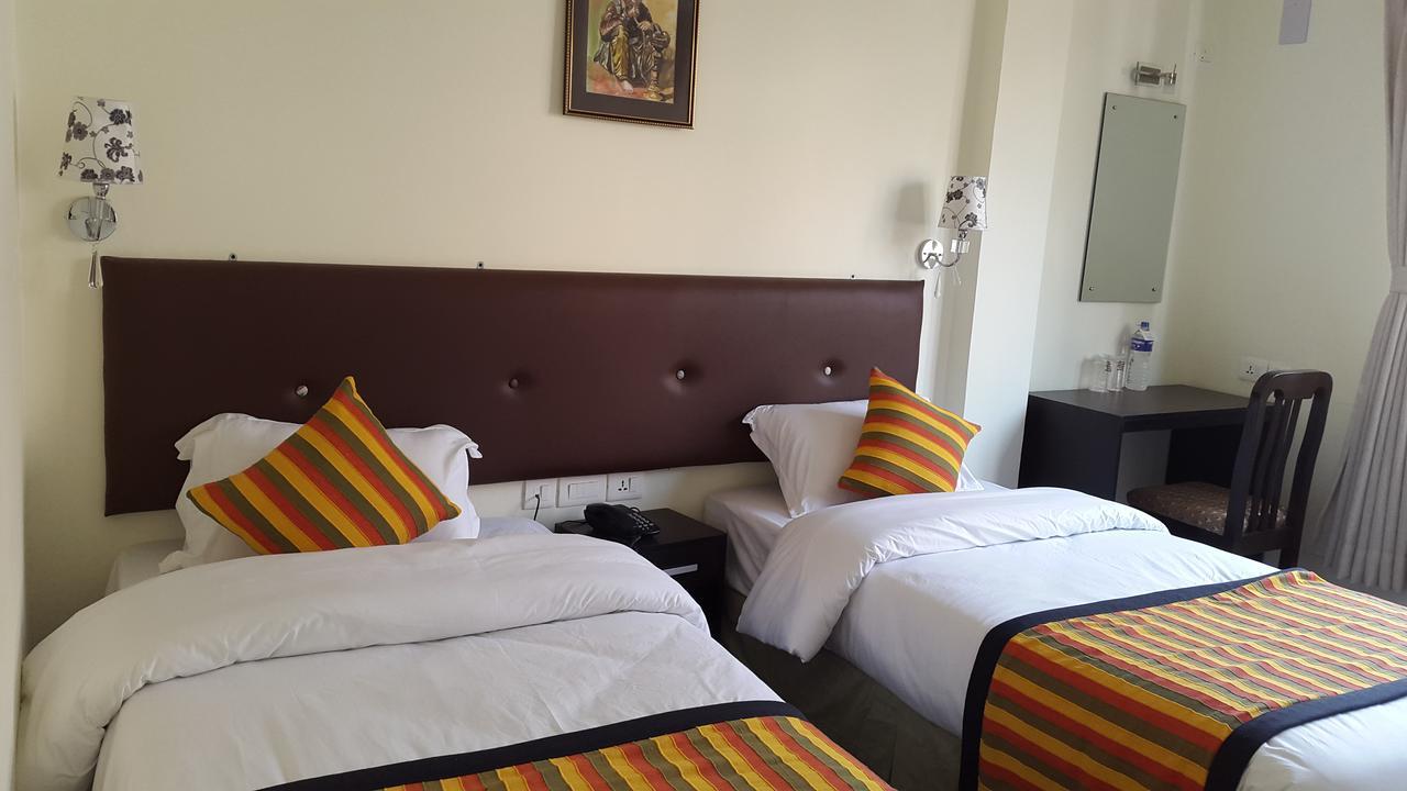 Hotel Serenity Kathmandu Esterno foto