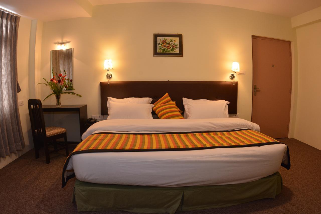 Hotel Serenity Kathmandu Esterno foto