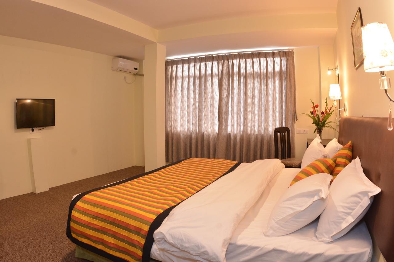 Hotel Serenity Kathmandu Esterno foto