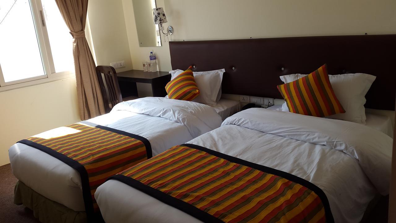 Hotel Serenity Kathmandu Esterno foto